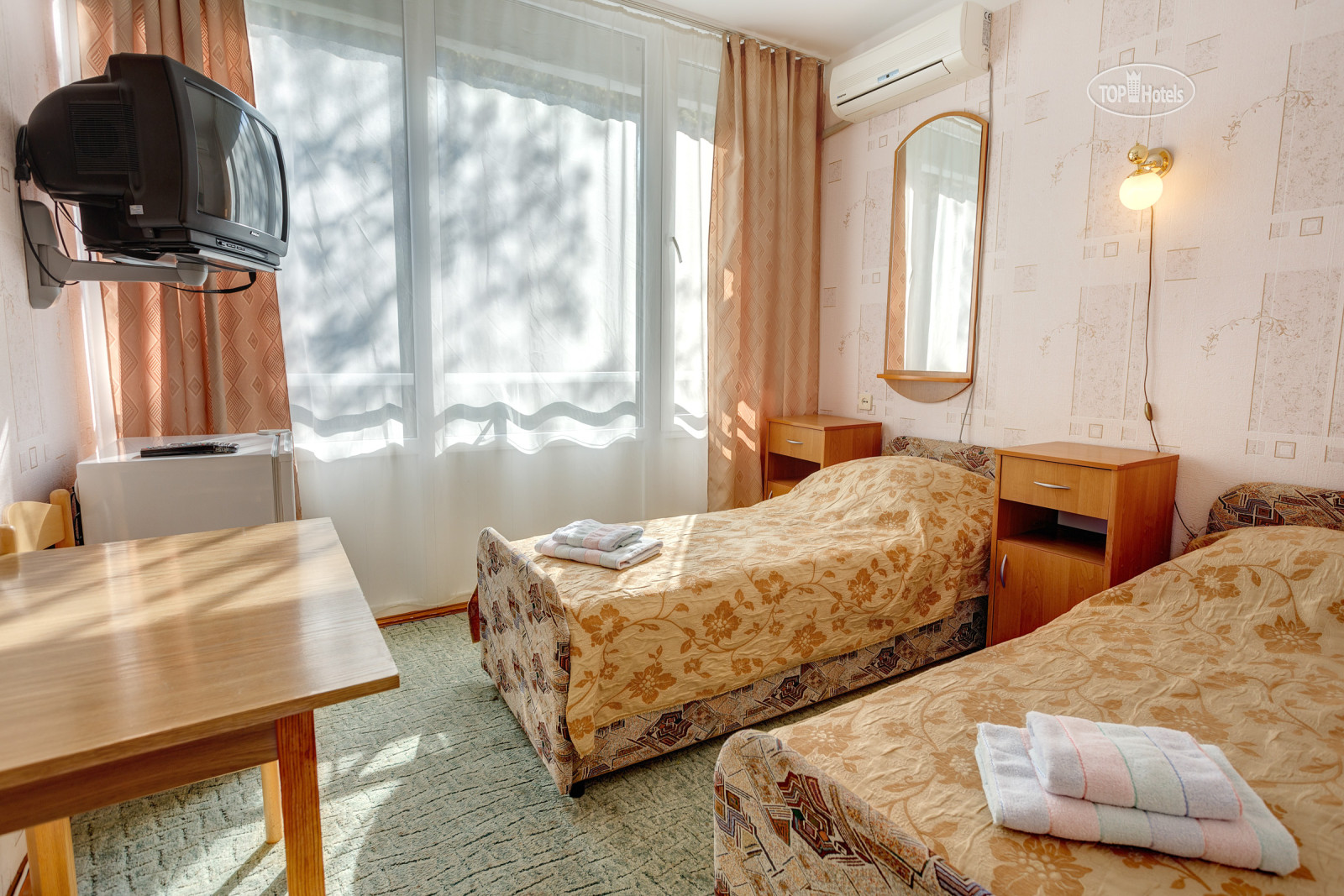 гк изумруд лазаревское. отель изумруд абхазия. отель изумруд абхазия. махачкала изумруд отель без звезд. дагестан гостиница изумруд.