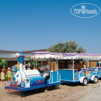 Tizdar Family Resort & Spa (Тиздар) по территории постоянно курсир