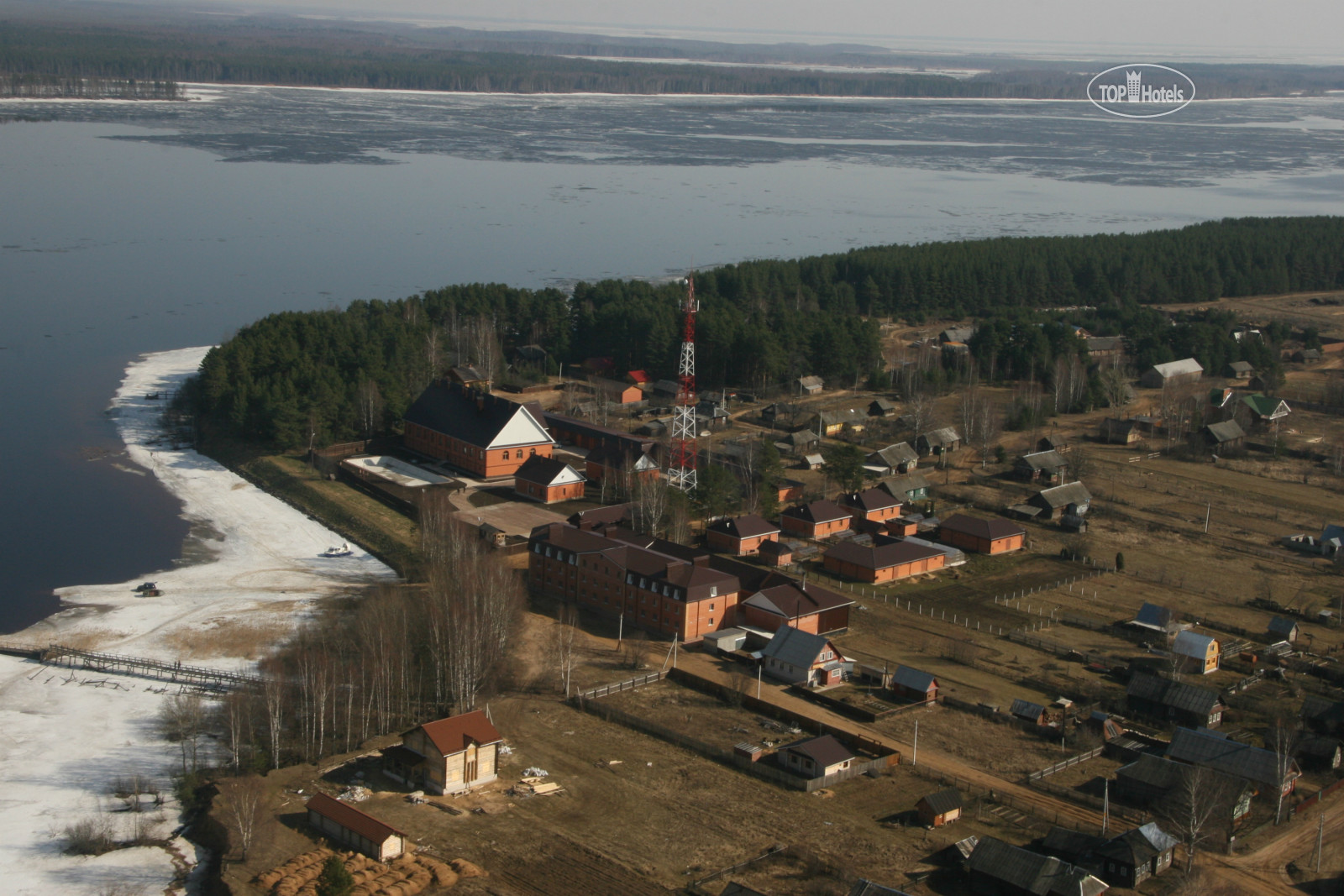 Устье гостиница. Заповедные устья Рыбинское водохранилище база. Противье Весьегонский район. Деревня Противье Весьегонский район Тверская область Россия. База отдыха Заповедное Устье.