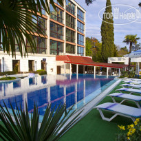 Открытый подогреваемый бассейн в Sochi-Breeze SPA Hotel 3*