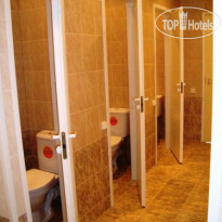 All The World Hostel Общая ванная комната