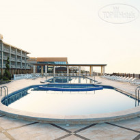 Открытый уличный бассейн в Ribera Resort & SPA 4*