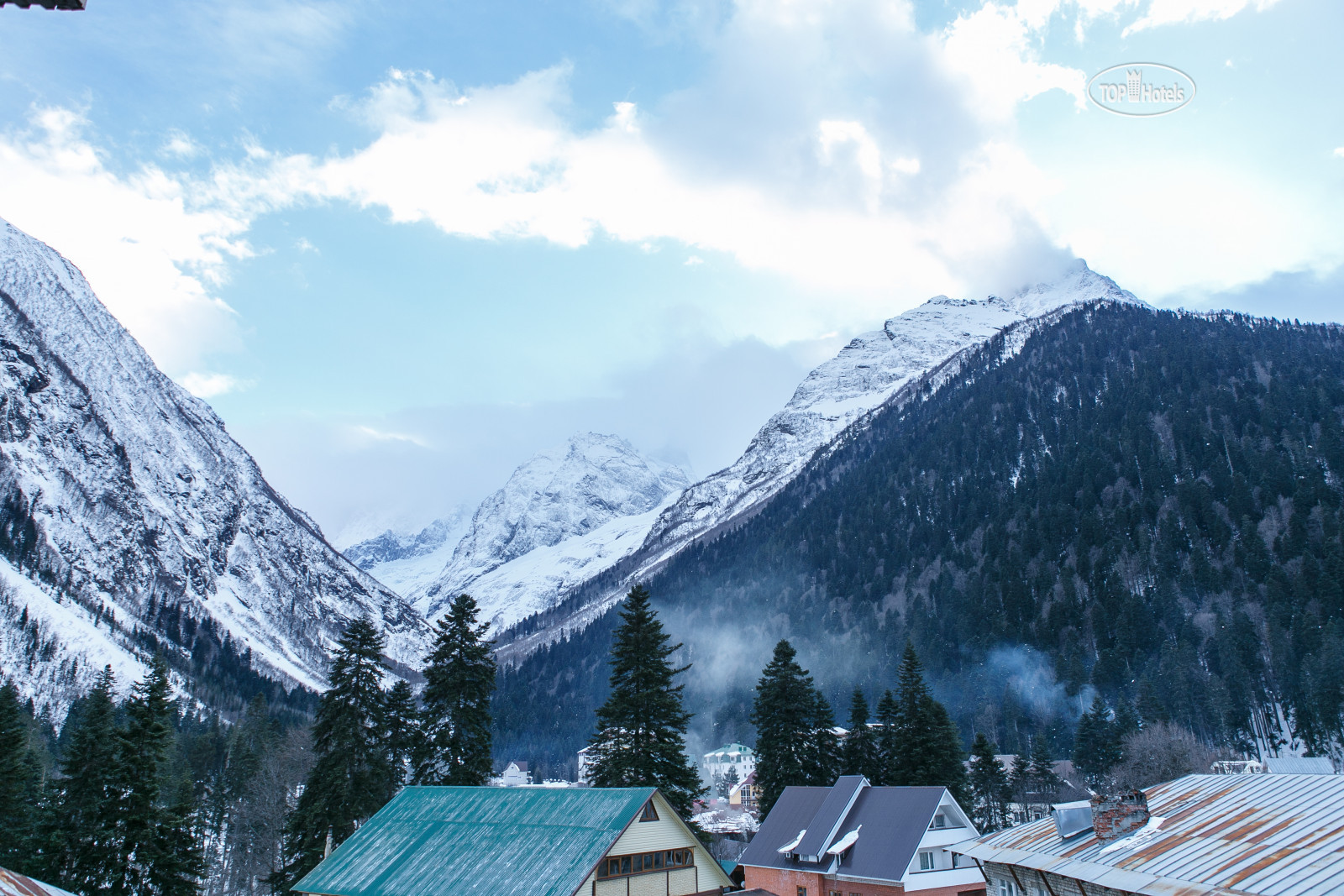 А фрейм домик домбай. Туры домбай с перелетом. Домбай (курортный посёлок). Деревня мюррен швейцария. Мельница отель домбай.