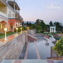 Palmira Palace Yalta Palmira Palace, вид из отеля