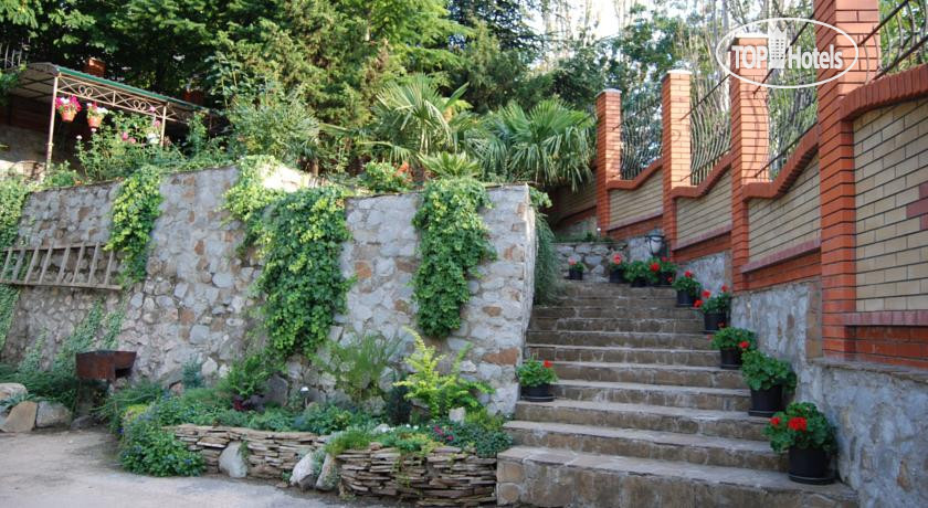 калининград переулок ялтинский 5 квартира 12. ялтинский переулок, 5 калининград. переулок ялтинский. ялта переулок крутой. ялта улочки дворы.