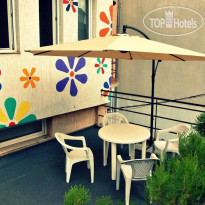 Ten Coins Hostel Терраса