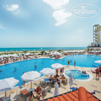 Riu Helios Bay swimming pool area