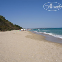 The Cliff Beach & Spa Ближайший пляж