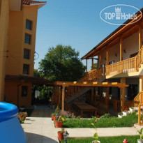 Guest House Nash Dom Территория отеля