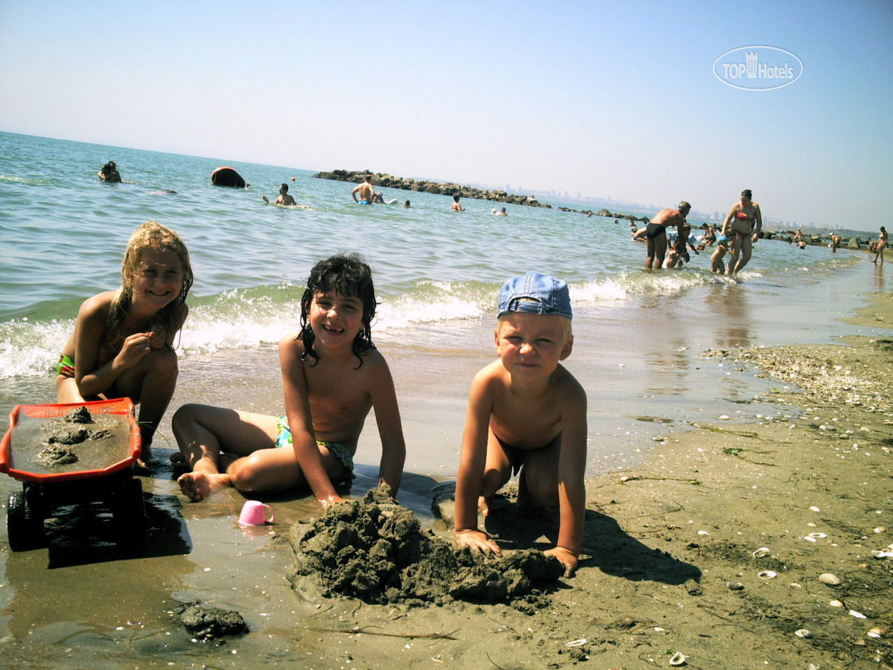 дикий пляж с детьми