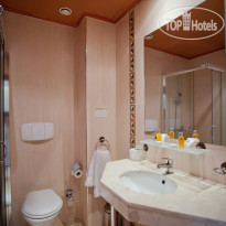 Gold Pearl Hotel Bathroom