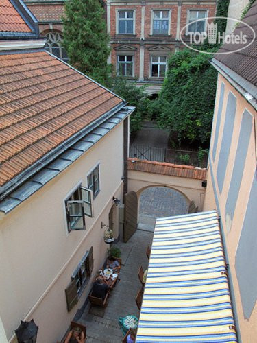 Фотографии отеля  Red Roofs 