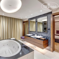 Crowne Plaza Muscat OCEC tophotels