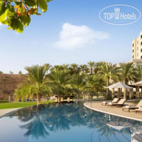 Главный открытый бассейн в Jw Marriott Hotel Muscat 5*