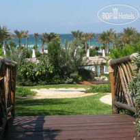 Edde Sands Beach Resort Сад