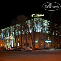 Hotel Teatralny Фасад ночью