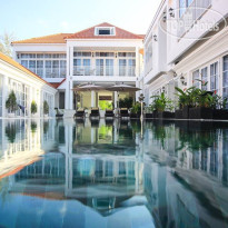 White Boutique Hotel