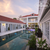 White Boutique Hotel