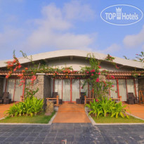 Ngwe Saung Yacht Club & Resort 