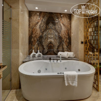 Triumph Luxury Hotel Family Suite