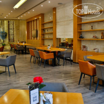 Triumph Luxury Hotel Oasis Cafe