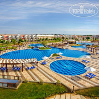 основной бассейн в SUNRISE Grand Select Crystal Bay Resort 5*