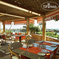 Hurghada Marriott Beach Resort Surf &Turf Pool Bar