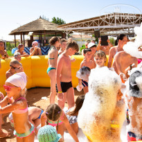 Royal Lagoons Resort & Aqua Park Еженедельная пенная вечеринка,