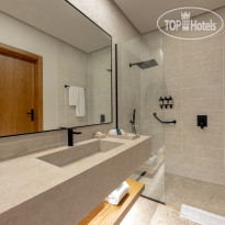 Desert Rose Resort Deluxe Room—Bathroom