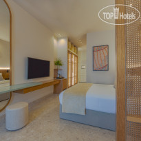 Desert Rose Resort Deluxe Room—Queen Bed & double