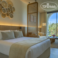 Desert Rose Resort Deluxe Room—Queen Bed & double