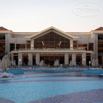 Большой открытый бассейн в Serenity Sky Arc Resort Sahl Hasheesh 5*