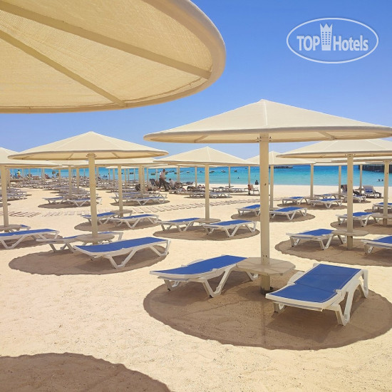 Пляж в Serenity Sky Arc Resort Sahl Hasheesh 5*