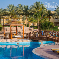 Swimming pool в Amwaj Oyoun Resort & Casino 4*