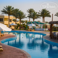 Swimming pool в Amwaj Oyoun Resort & Casino 4*