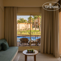 Iberotel Redsina Swim Up Room seating area