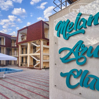 Melania Azur Clab 