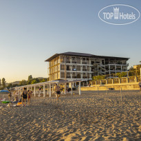 Hotel Black Sea Пля. Вид на отель с пляжа