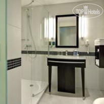 Hampton by Hilton Swinoujscie Accessible Room . Ванная комна