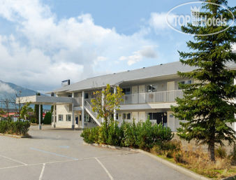 Фото Travelodge Salmon Arm