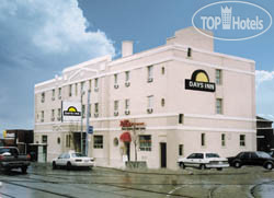 Фотографии отеля  Days Inn Toronto West Lakeshore 3*