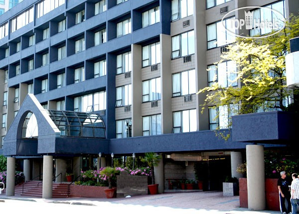 Фотографии отеля  Quality Hotel Downtown-Inn at False Creek 3*