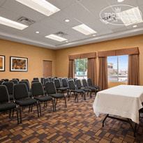 Days Inn & Suites Winnipeg Airport 