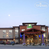 Holiday Inn Express Golden-Kicking Horse 3*