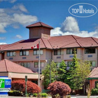 Holiday Inn Express Kelowna 2*