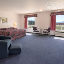 Super 8 Invermere 