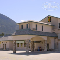 Super 8 Invermere 