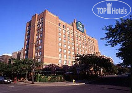 Фотографии отеля  Quality Suites Downtown Windsor 3*