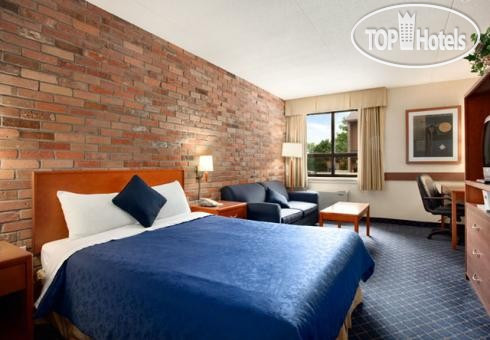 Фотографии отеля  Travelodge Barrie on Bayfield 2*