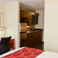 Best Western Thompson Hotel & Suites 